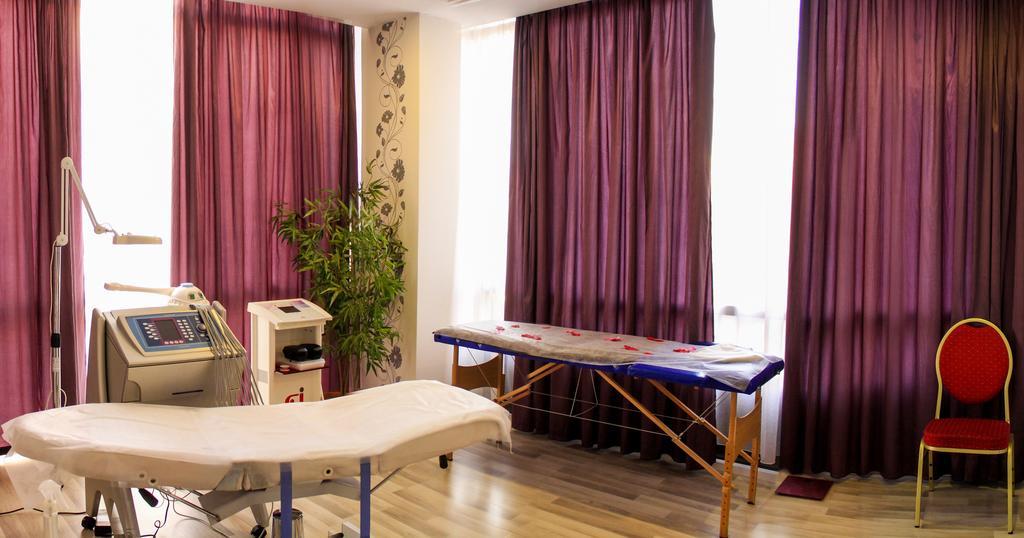 Nevis Wellness & Hotel Oradea